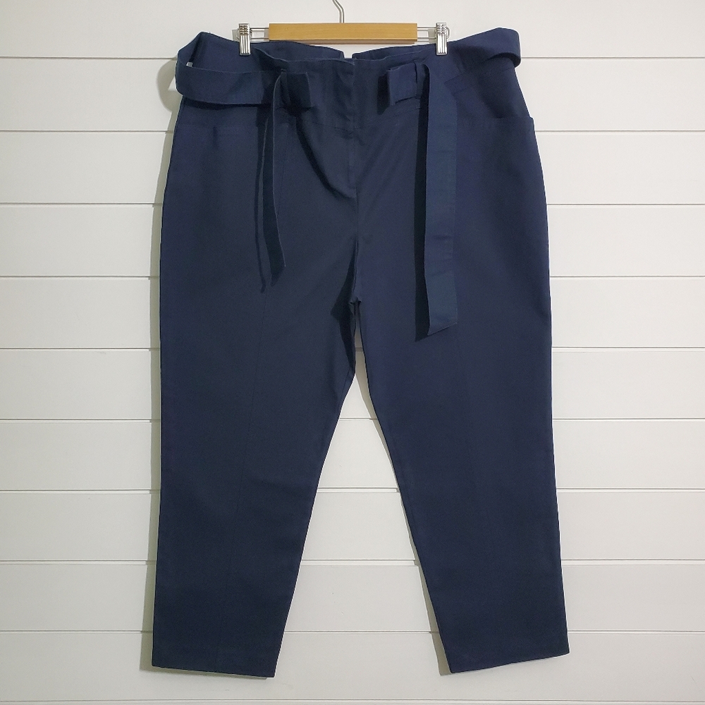 Boden Women's Navy Blue Self-belted Cropped Pants. Size 20/22R